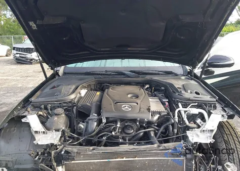 2019 Mercedes-Benz E 300 z USA, uszkodzony, nr VIN WDDZF4JB1KA666963